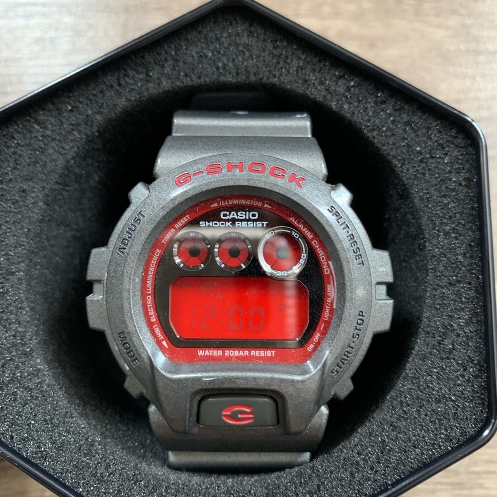 Great condition black and red g Shock watch